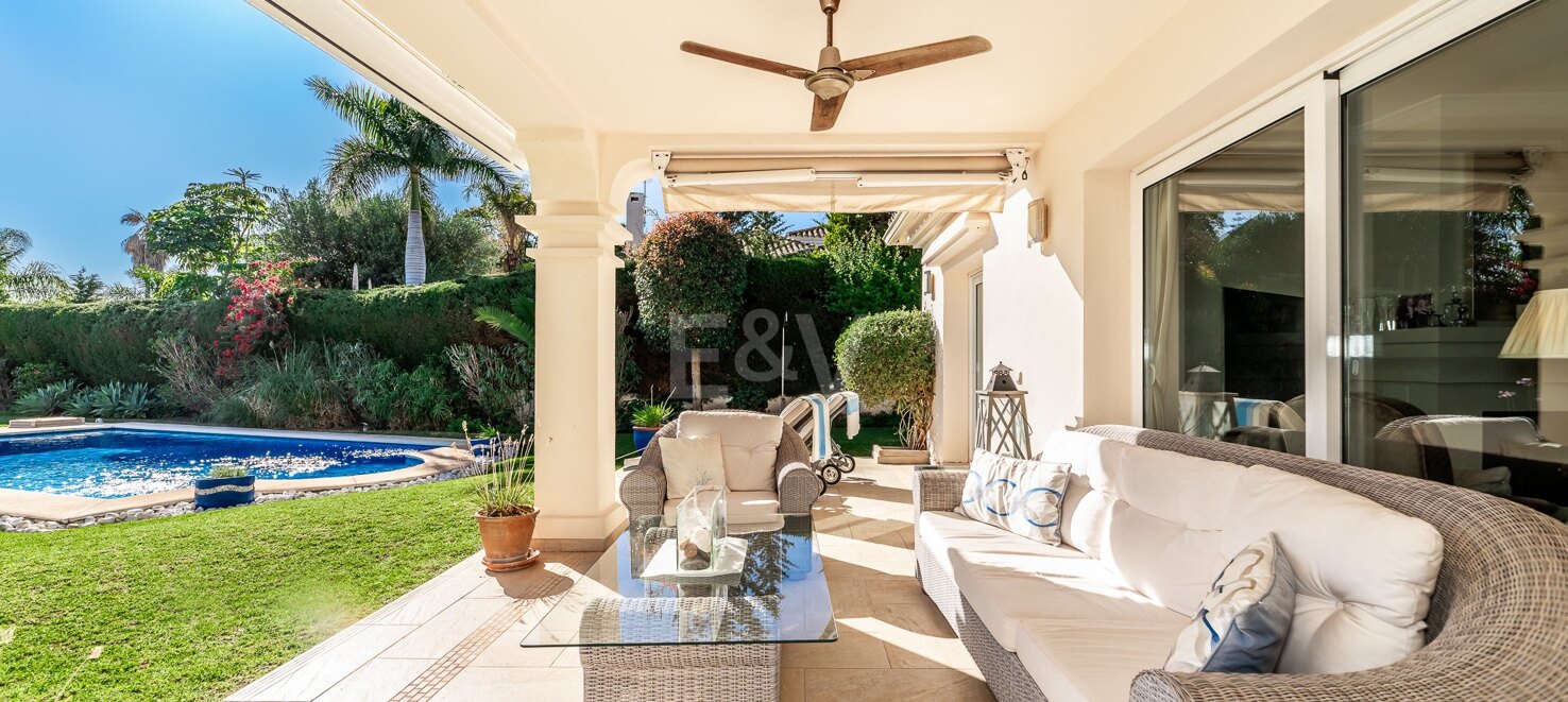 Una Oportunidad Única: Villa en Primera Línea de Los Naranjos Golf con Vistas Impresionantes y Encanto Atemporal