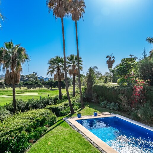 Una Oportunidad Única: Villa en Primera Línea de Los Naranjos Golf con Vistas Impresionantes y Encanto Atemporal