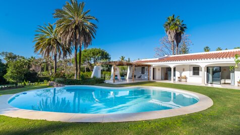 Magnífica villa estilo Cortijo Andaluz a pocos pasos de la playa en la prestigiosa Guadalmina.