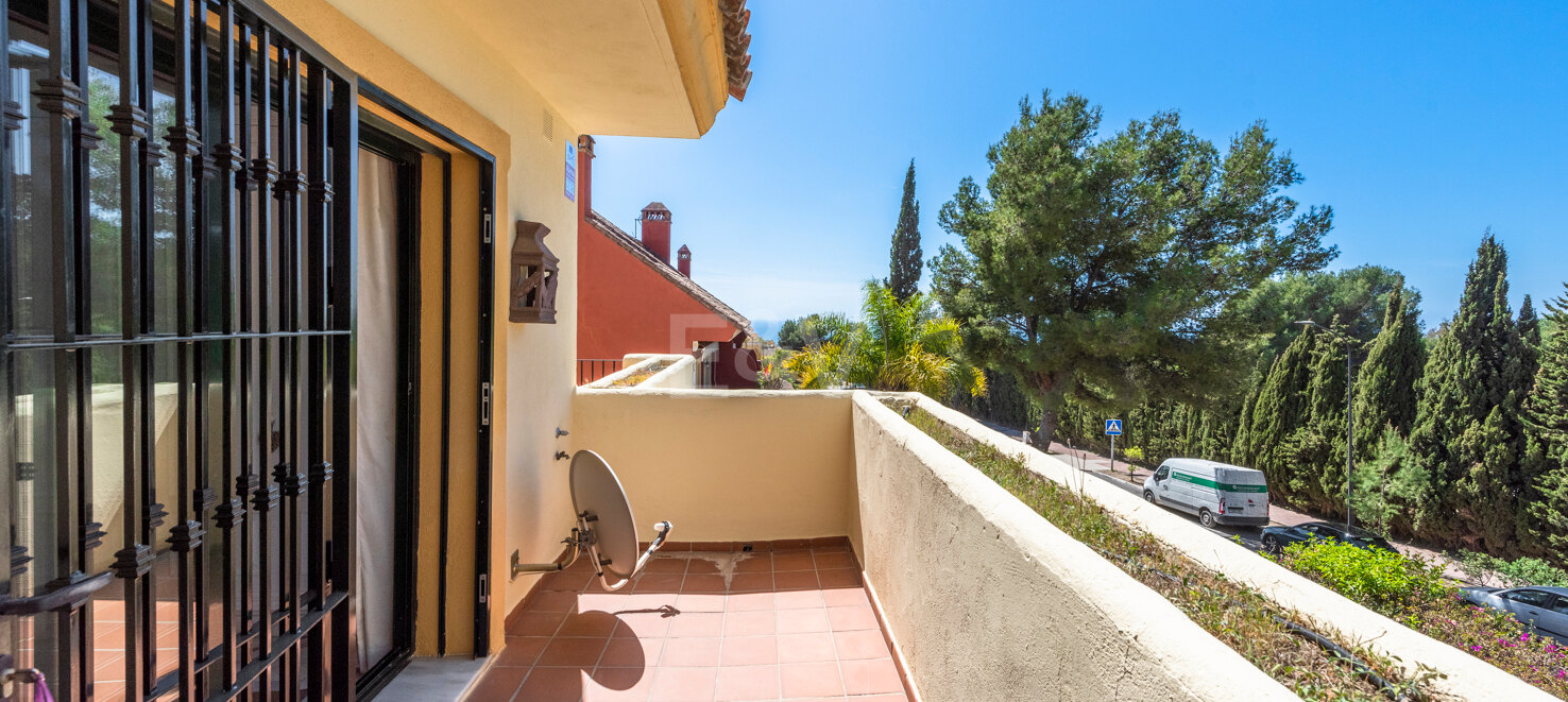 Expansive Semi-Detached Townhouse with Sea Views in Nagüeles, Marbella