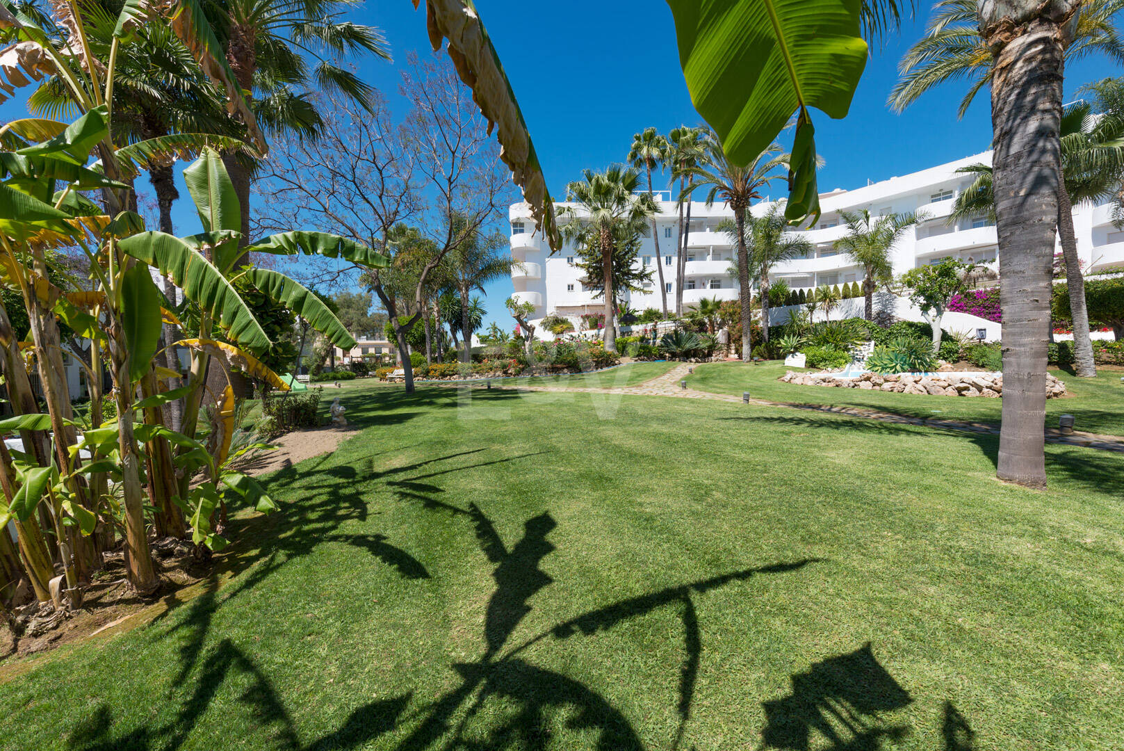 Impresionante ático con vistas panorámicas al mar en la Milla de Oro de Marbella