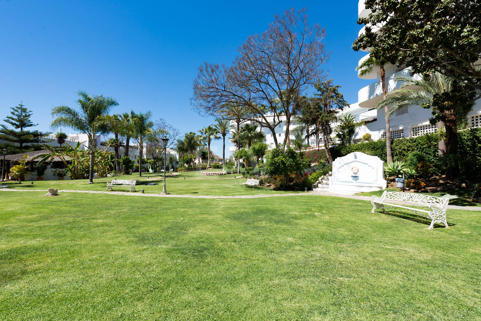 Impresionante ático con vistas panorámicas al mar en la Milla de Oro de Marbella