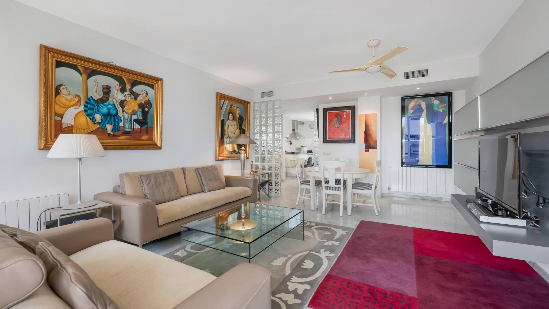 Impresionante ático con vistas panorámicas al mar en la Milla de Oro de Marbella