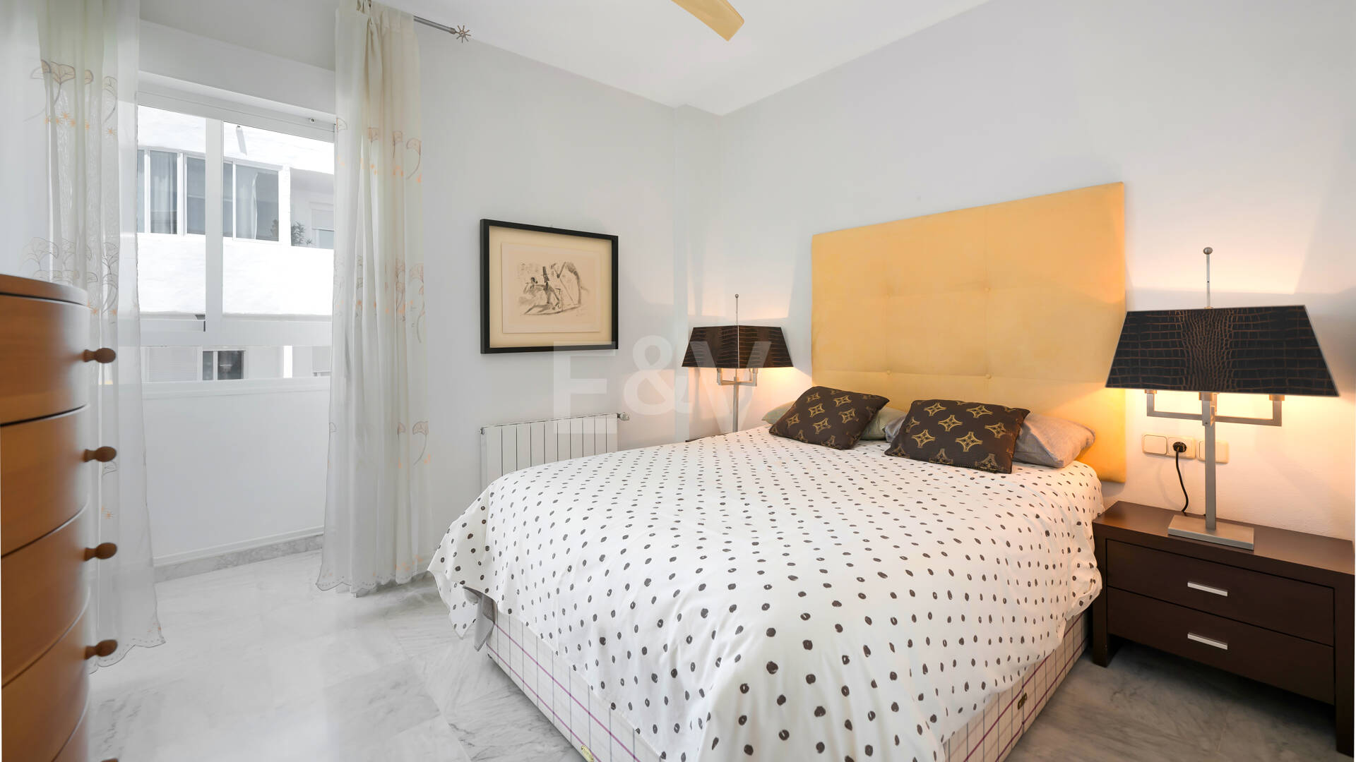 Impresionante ático con vistas panorámicas al mar en la Milla de Oro de Marbella