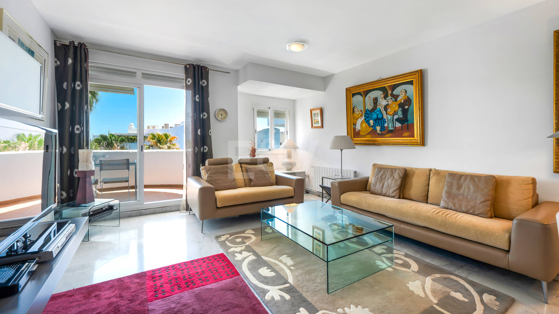 Impresionante ático con vistas panorámicas al mar en la Milla de Oro de Marbella