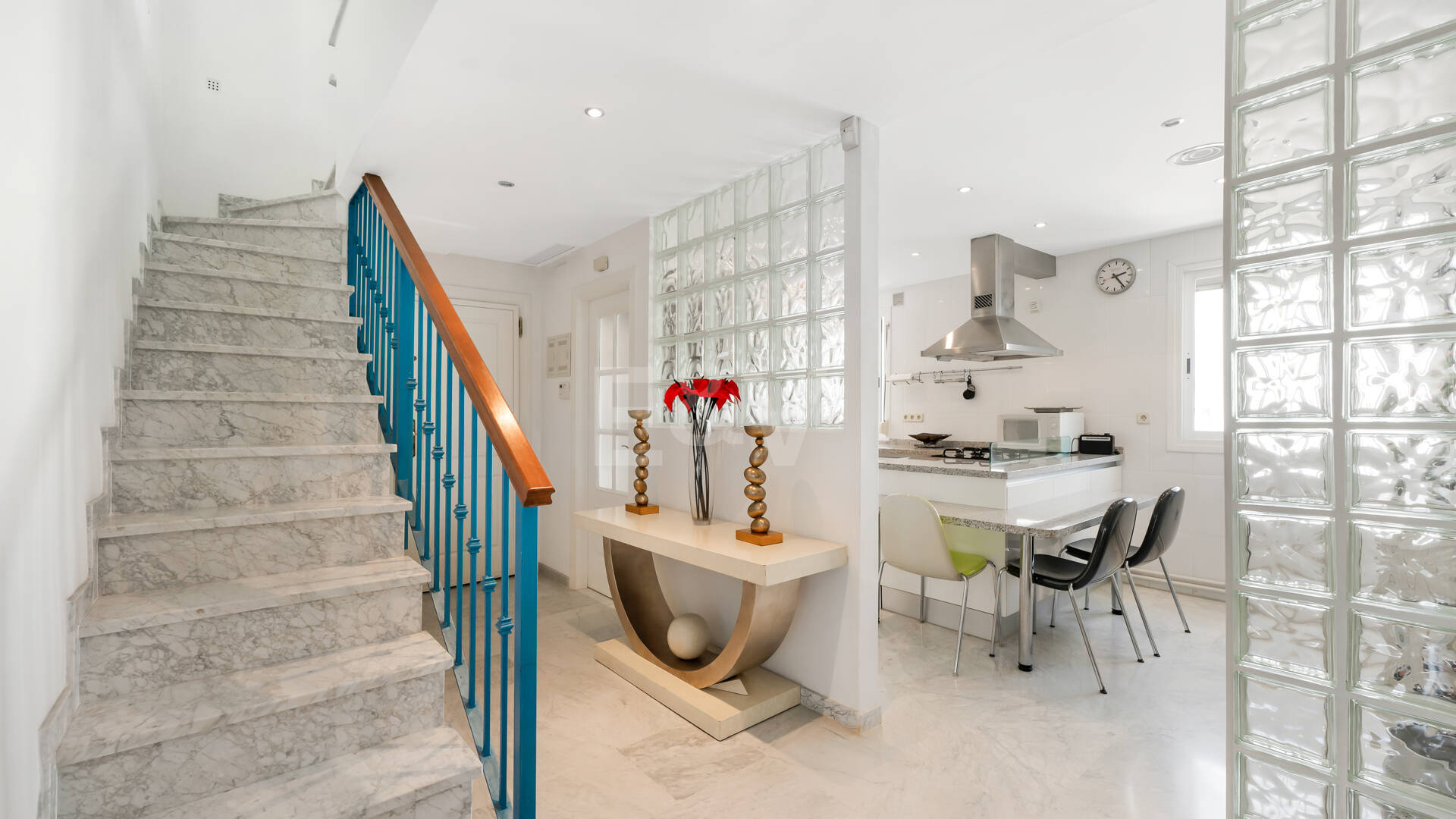 Impresionante ático con vistas panorámicas al mar en la Milla de Oro de Marbella