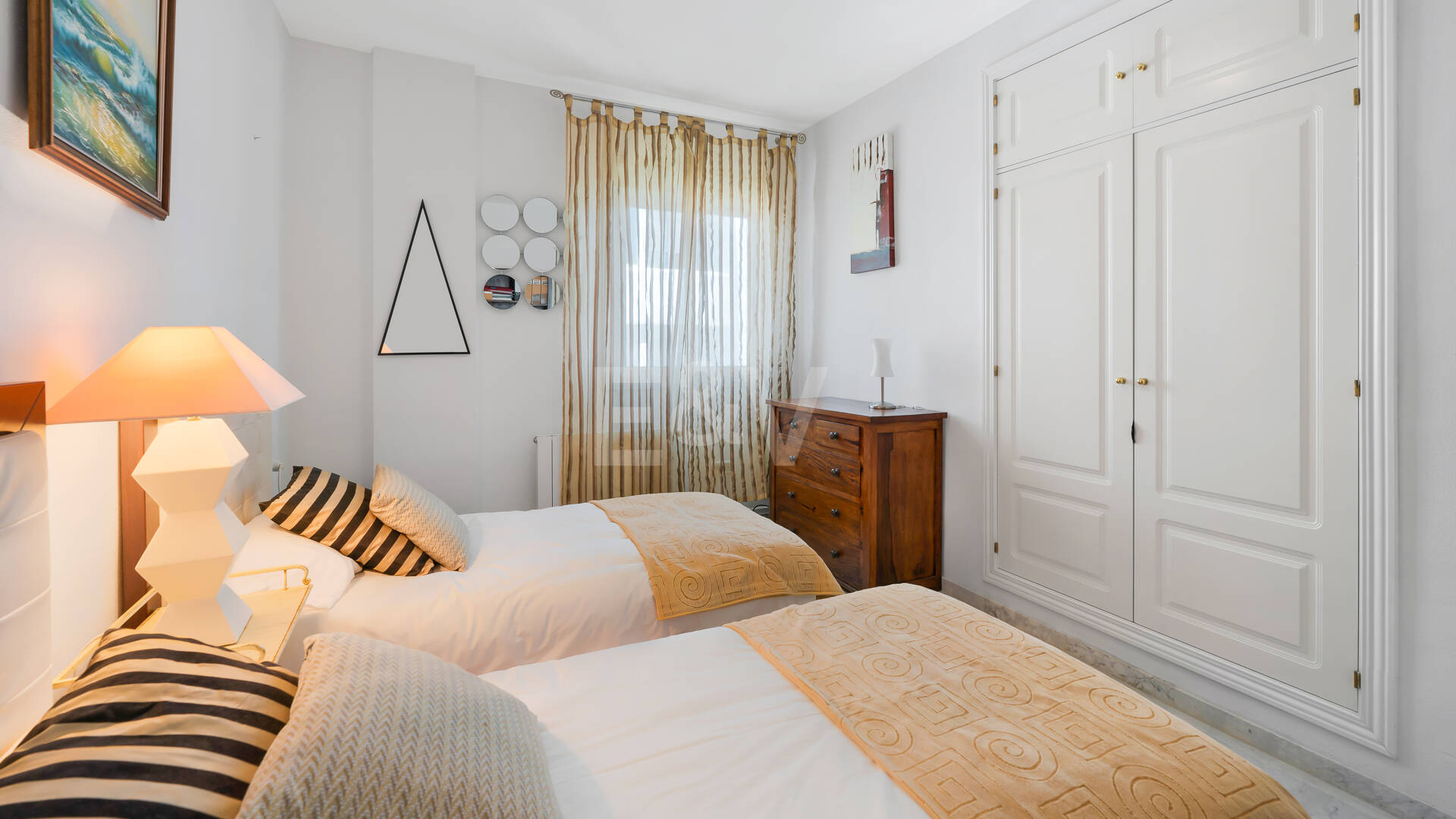 Impresionante ático con vistas panorámicas al mar en la Milla de Oro de Marbella