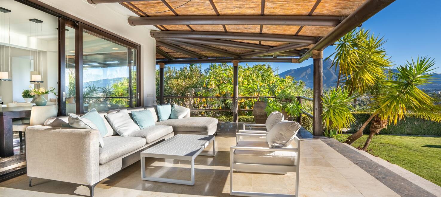 Bungalow estilo Bali con vistas a la montaña y dos piscinas