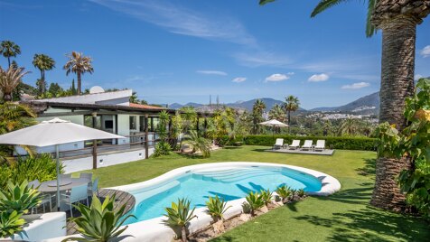 Charmanter Bungalow im Bali-Stil mit Bergblick und zwei Pools