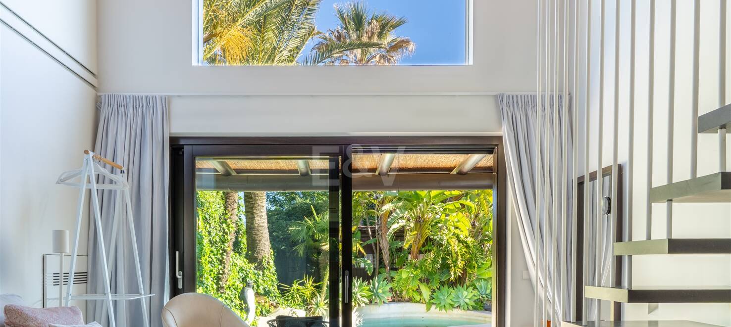 Bungalow estilo Bali con vistas a la montaña y dos piscinas