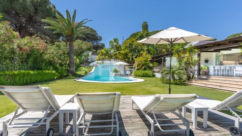 Charmanter Bungalow im Bali-Stil mit Bergblick und zwei Pools