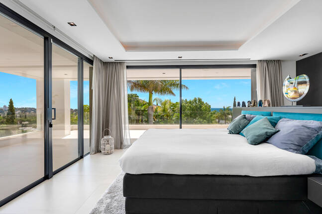 Spektakuläre neue Villa mit Meer- und Golfblick