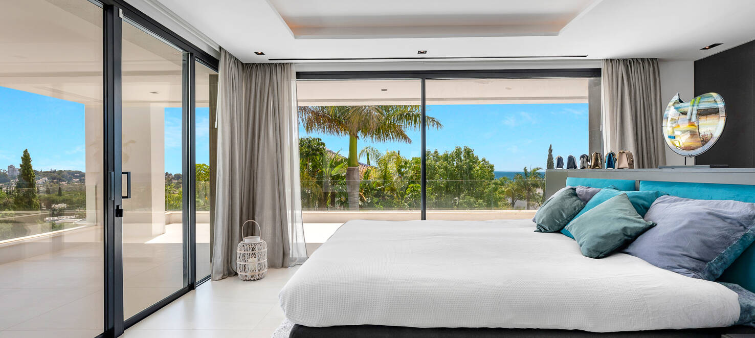 Espectacular villa de nueva contrucción con vistas al mar y al golf