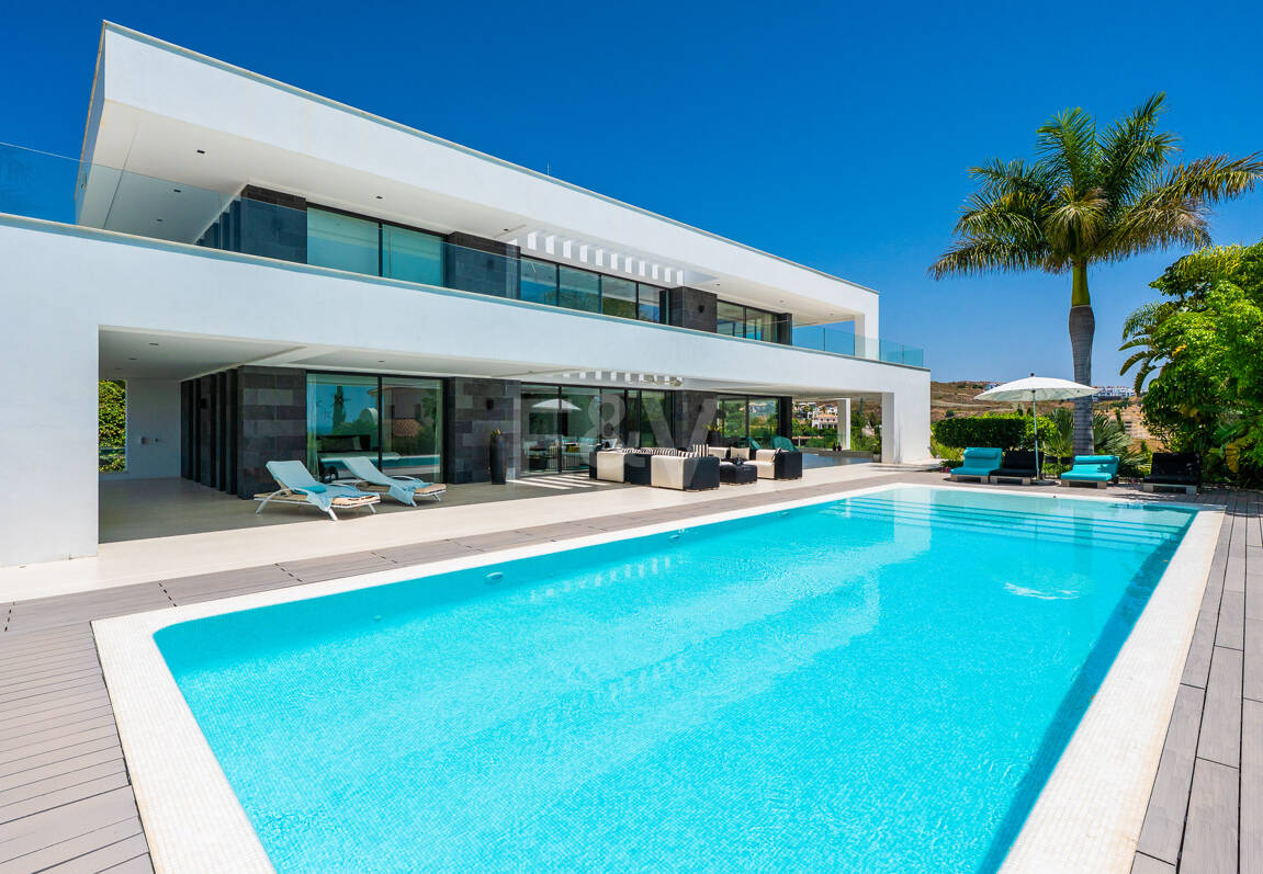 Spektakuläre neue Villa mit Meer- und Golfblick