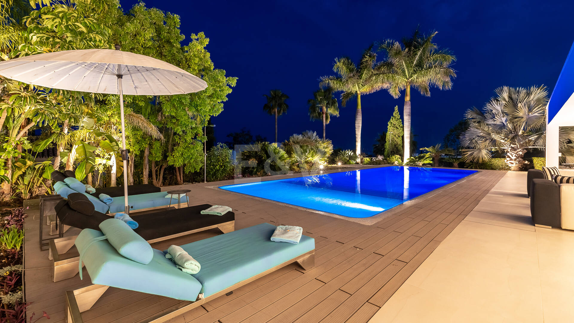 Spektakuläre neue Villa mit Meer- und Golfblick