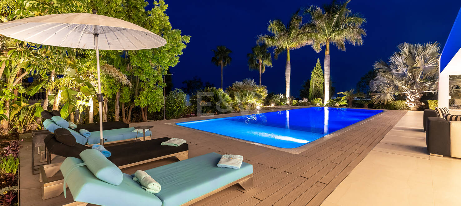 Espectacular villa de nueva contrucción con vistas al mar y al golf