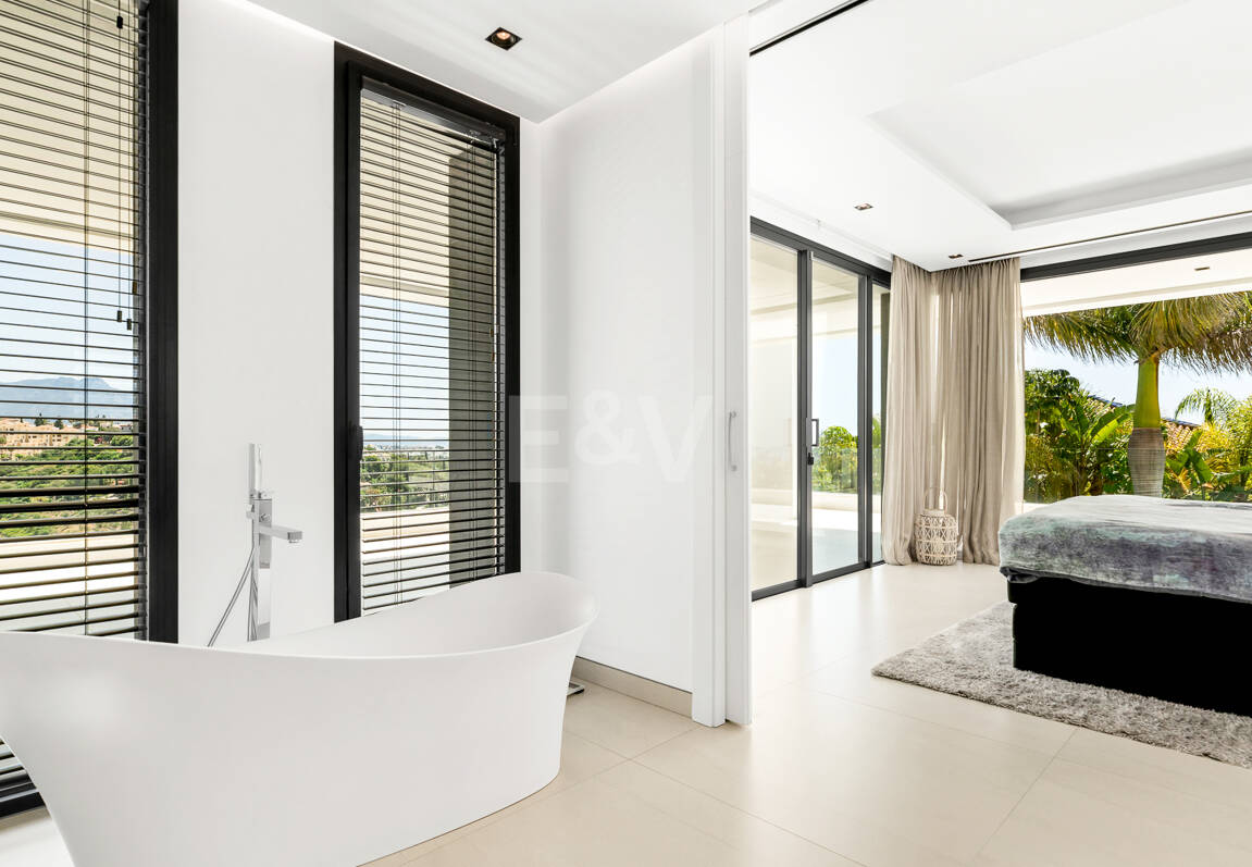 Spektakuläre neue Villa mit Meer- und Golfblick