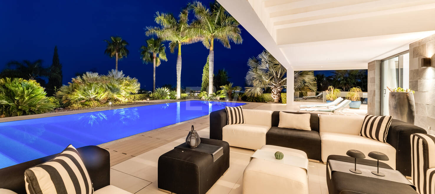 Espectacular villa de nueva contrucción con vistas al mar y al golf