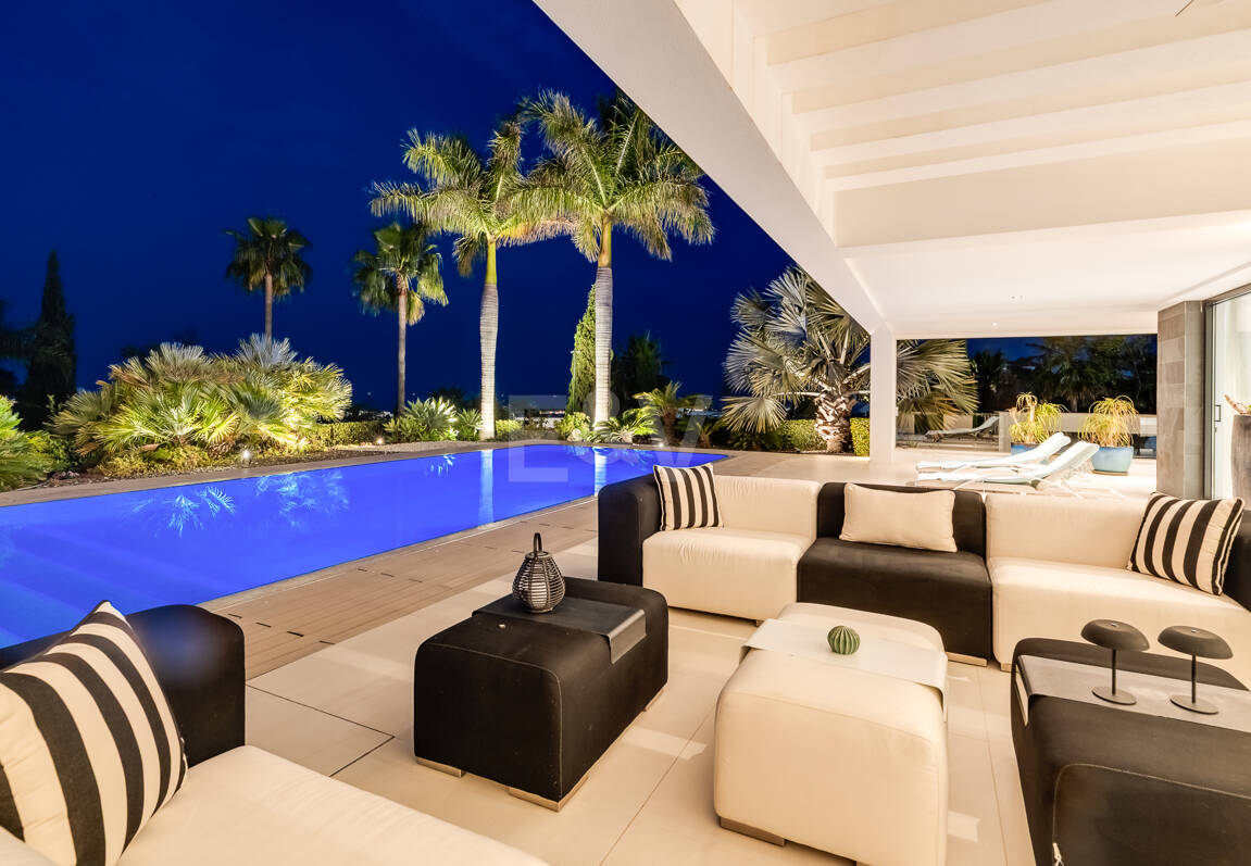 Spektakuläre neue Villa mit Meer- und Golfblick