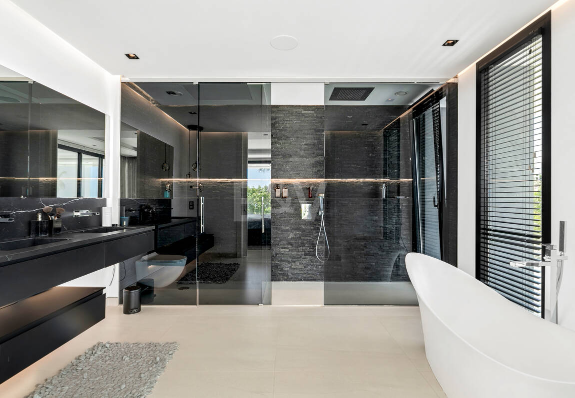 Spektakuläre neue Villa mit Meer- und Golfblick