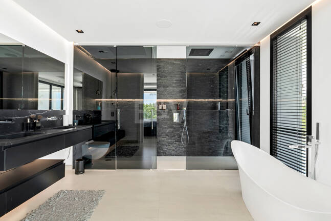 Spektakuläre neue Villa mit Meer- und Golfblick