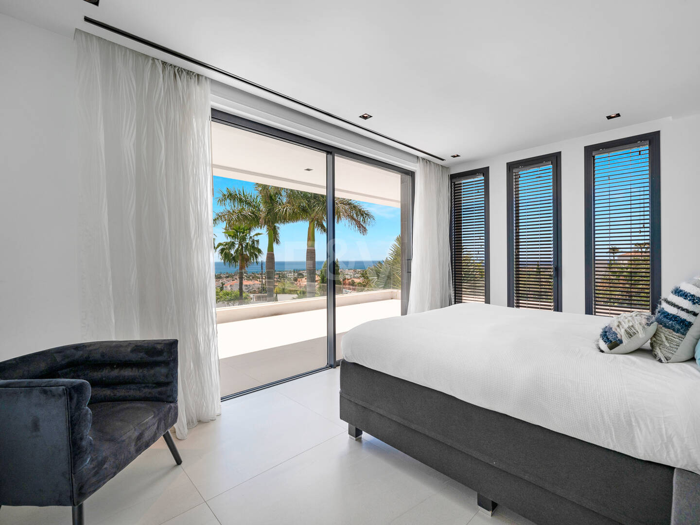 Spektakuläre neue Villa mit Meer- und Golfblick