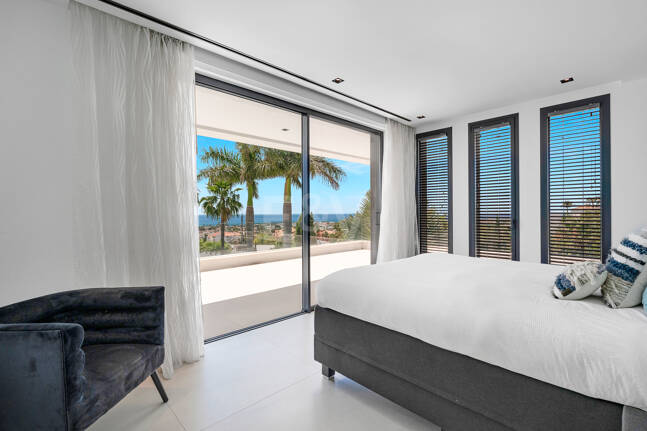 Spektakuläre neue Villa mit Meer- und Golfblick