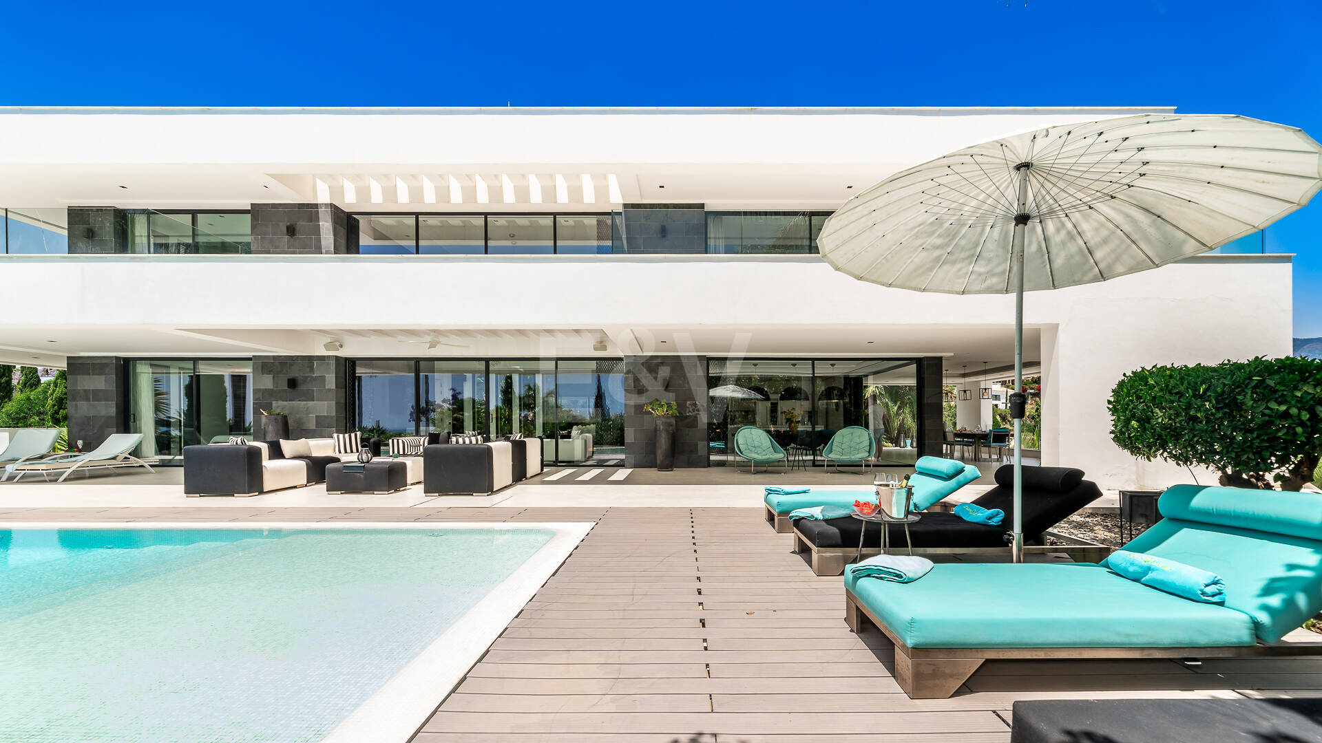 Spektakuläre neue Villa mit Meer- und Golfblick