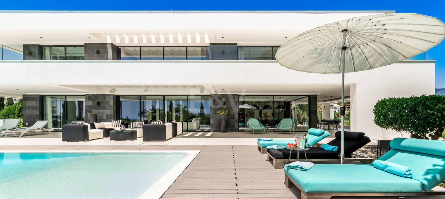 Espectacular villa de nueva contrucción con vistas al mar y al golf