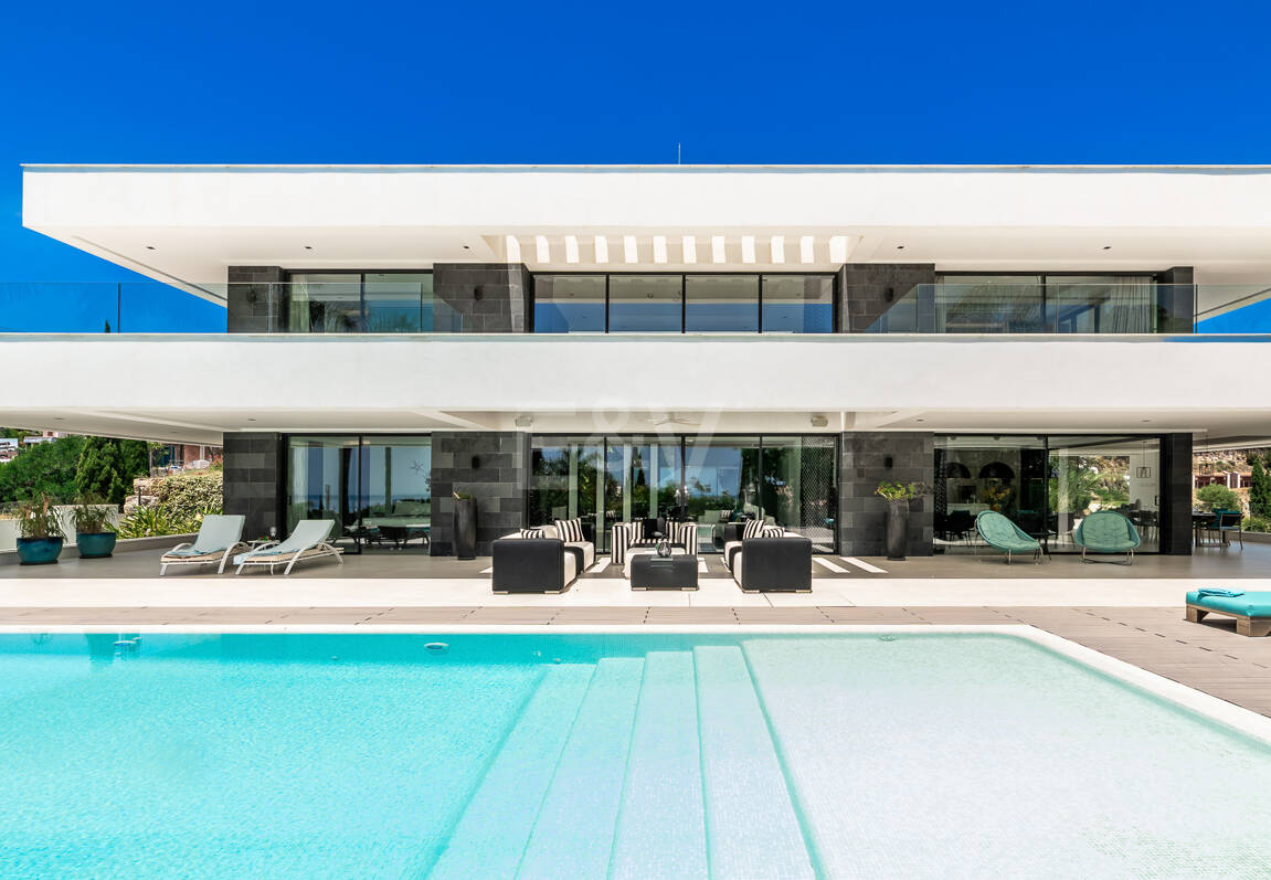 Spektakuläre neue Villa mit Meer- und Golfblick