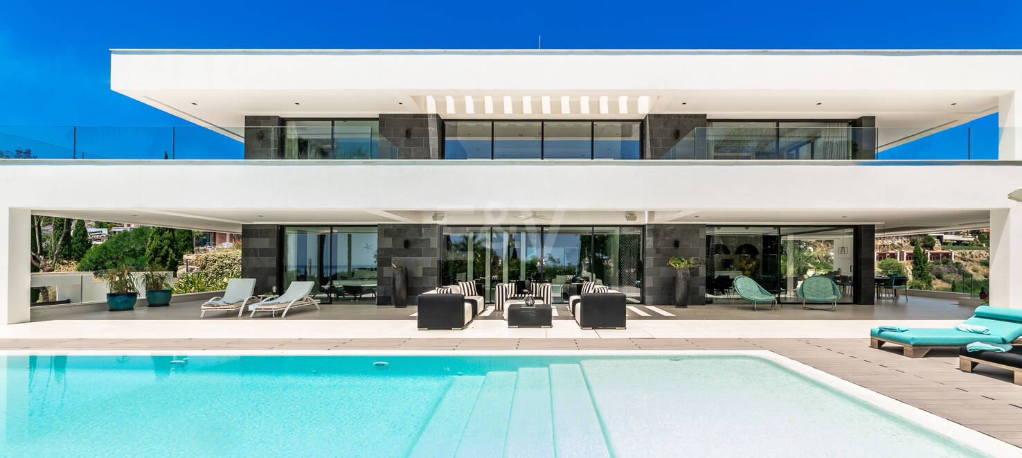 Espectacular villa de nueva contrucción con vistas al mar y al golf