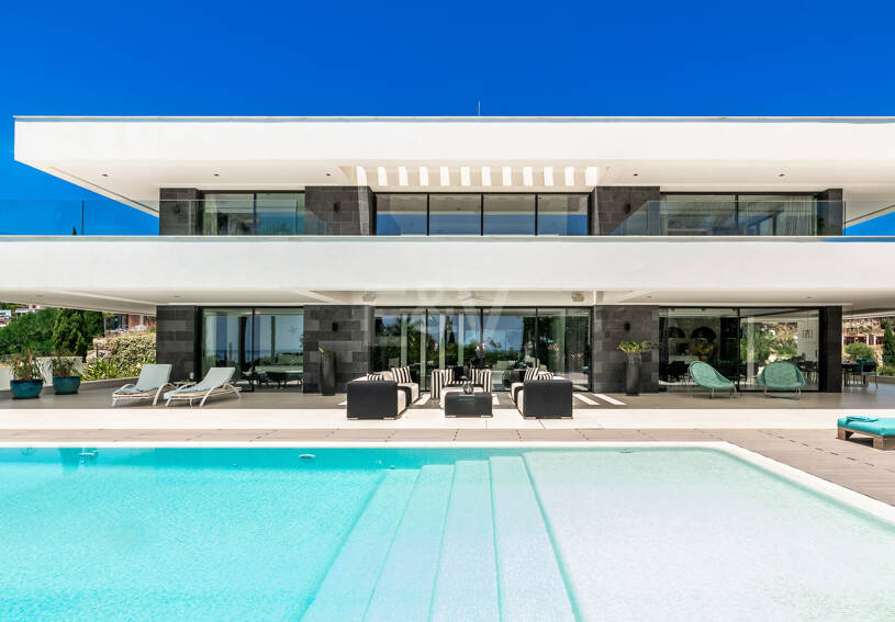 Spektakuläre neue Villa mit Meer- und Golfblick