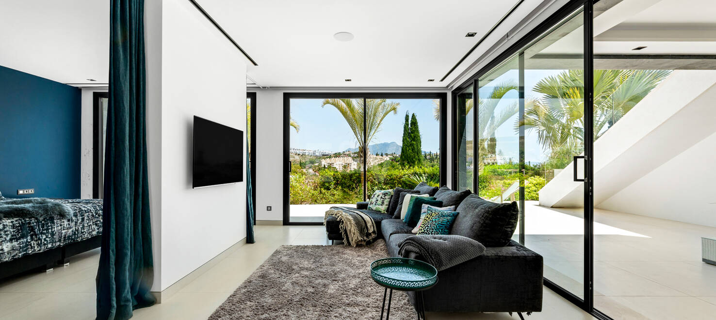 Espectacular villa de nueva contrucción con vistas al mar y al golf