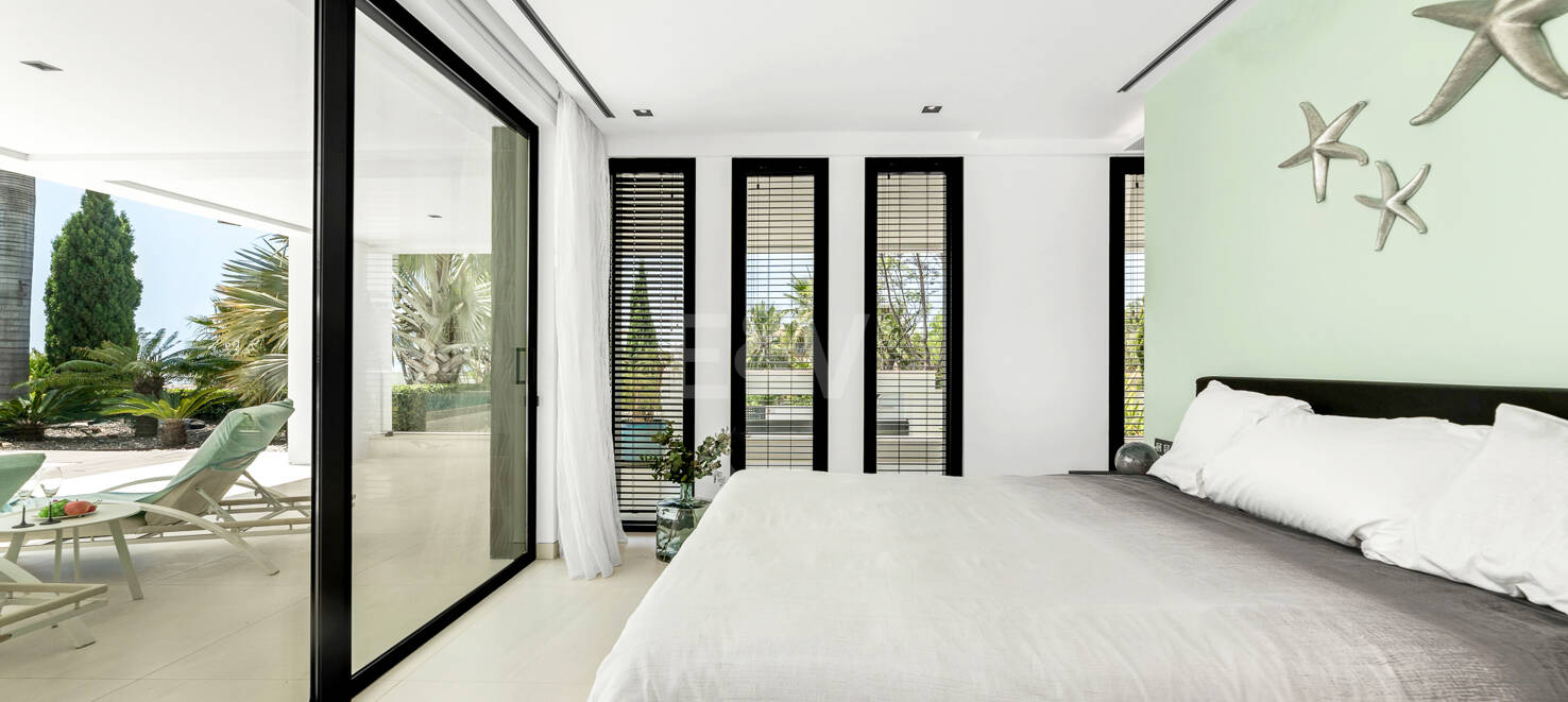 Espectacular villa de nueva contrucción con vistas al mar y al golf