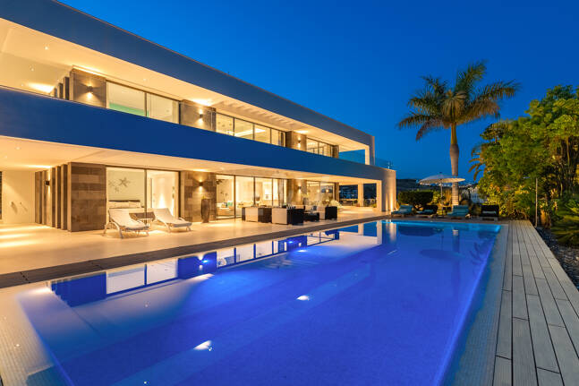 Spektakuläre neue Villa mit Meer- und Golfblick