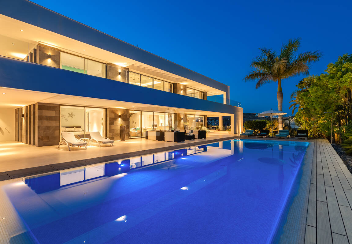 Spektakuläre neue Villa mit Meer- und Golfblick