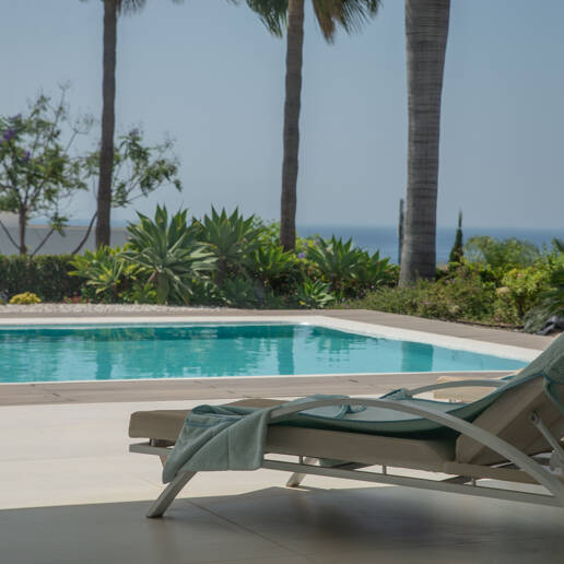 Espectacular villa de nueva contrucción con vistas al mar y al golf