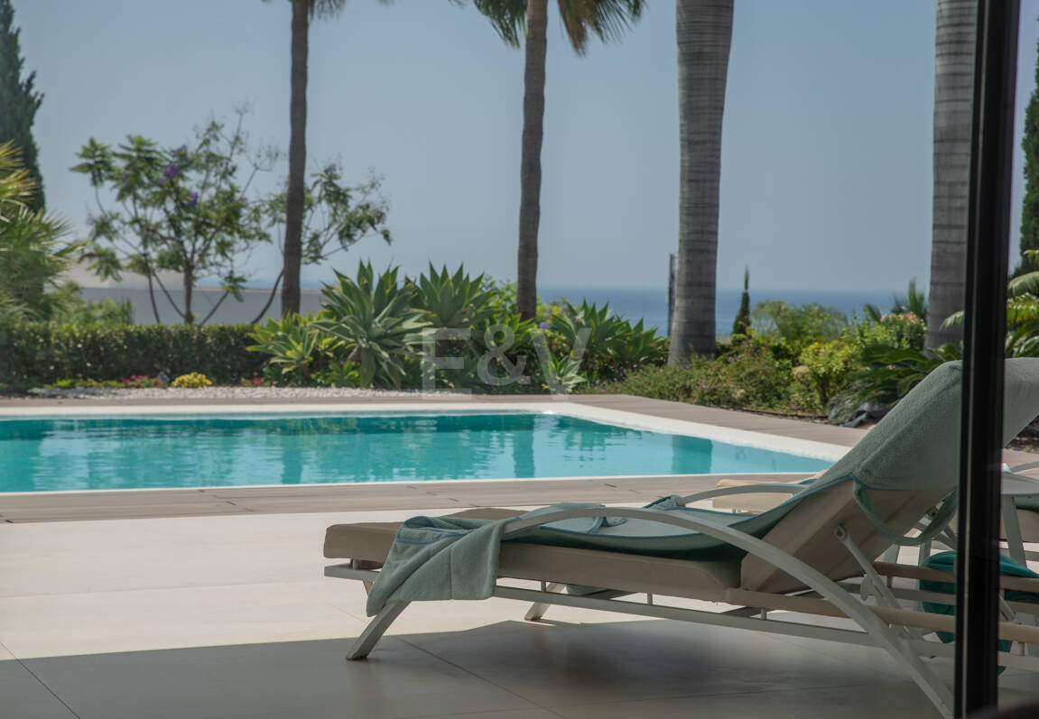 Spektakuläre neue Villa mit Meer- und Golfblick