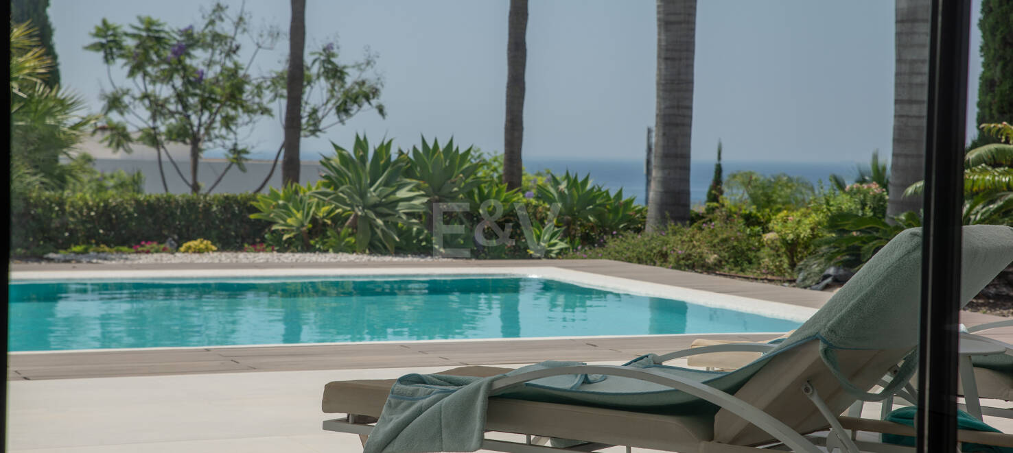 Espectacular villa de nueva contrucción con vistas al mar y al golf