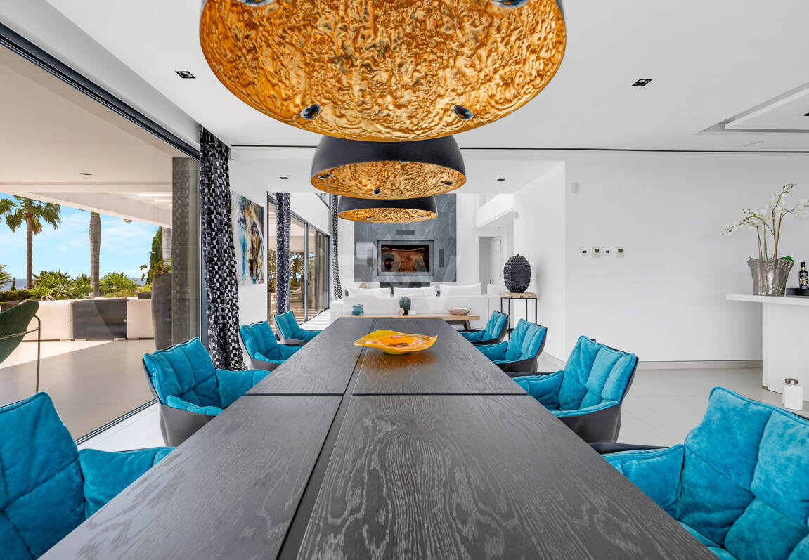 Spektakuläre neue Villa mit Meer- und Golfblick