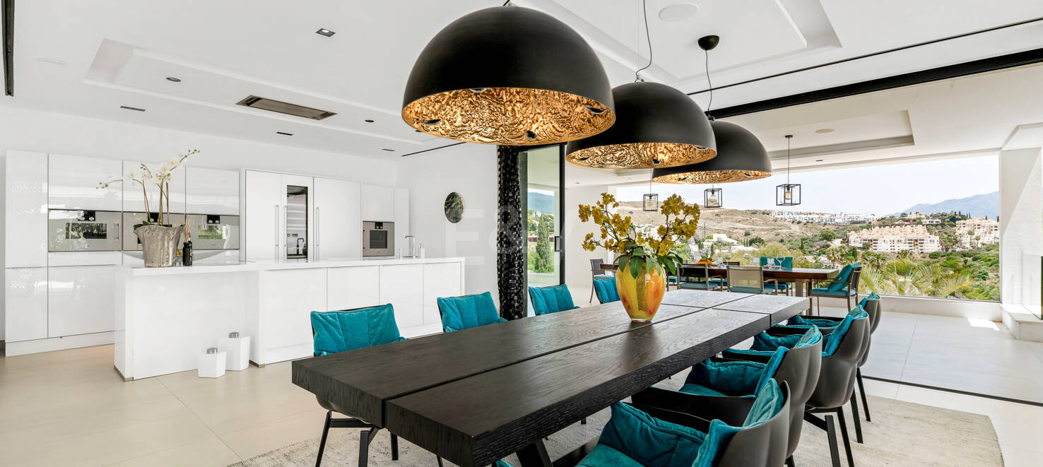 Espectacular villa de nueva contrucción con vistas al mar y al golf