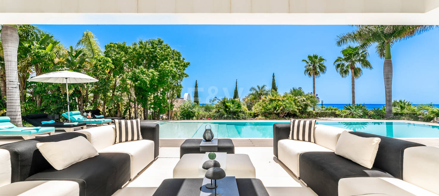 Espectacular villa de nueva contrucción con vistas al mar y al golf