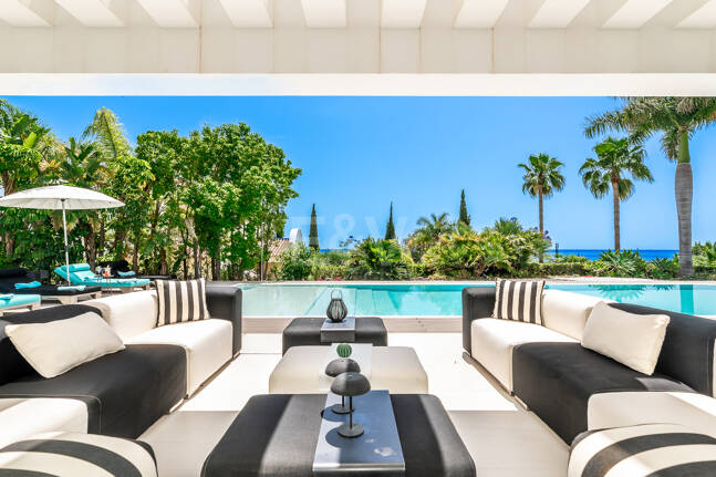 Spektakuläre neue Villa mit Meer- und Golfblick