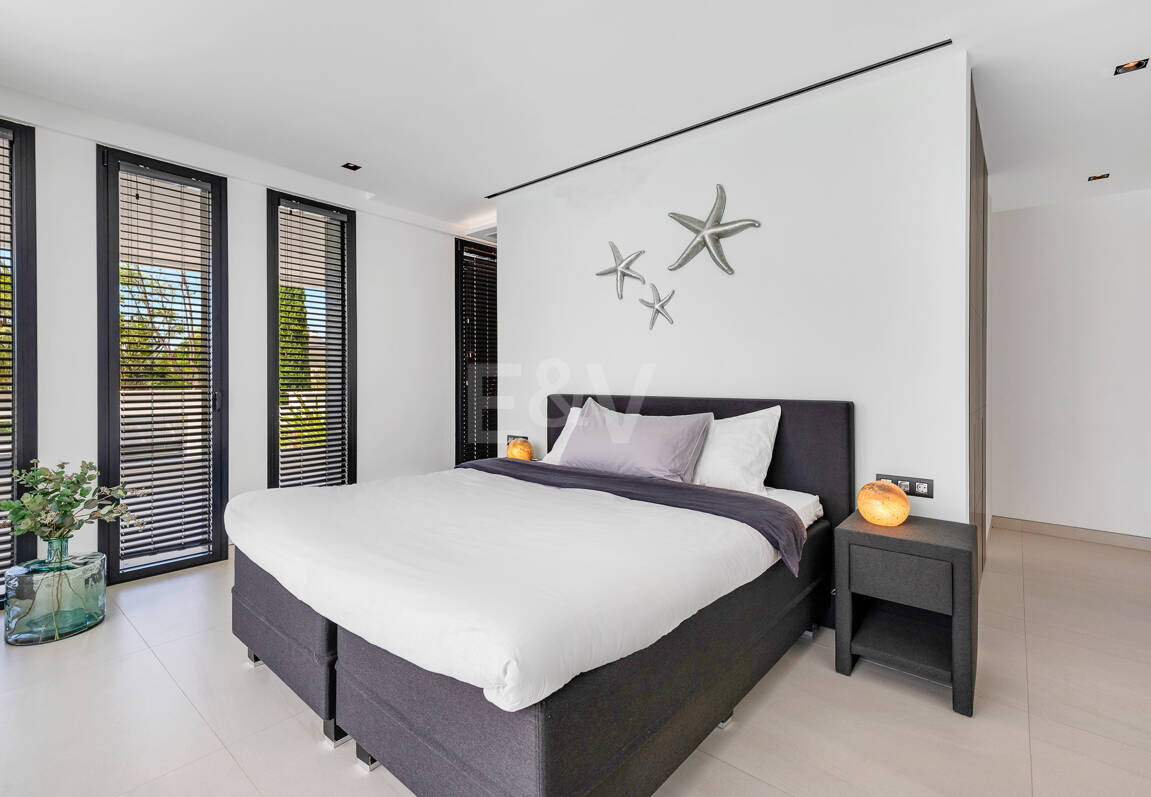 Spektakuläre neue Villa mit Meer- und Golfblick