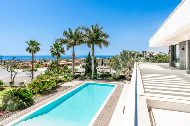 Spektakuläre neue Villa mit Meer- und Golfblick