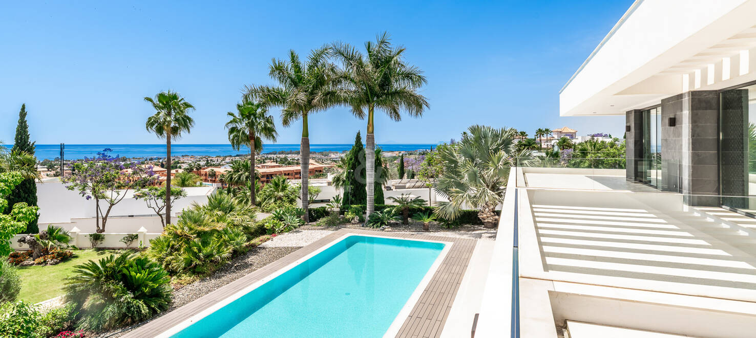Espectacular villa de nueva contrucción con vistas al mar y al golf