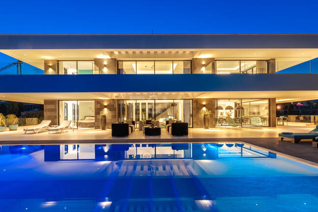 Spektakuläre neue Villa mit Meer- und Golfblick