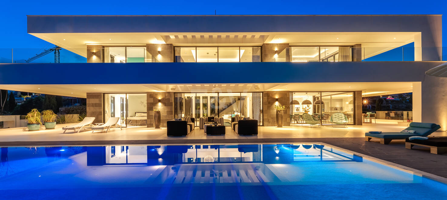 Espectacular villa de nueva contrucción con vistas al mar y al golf