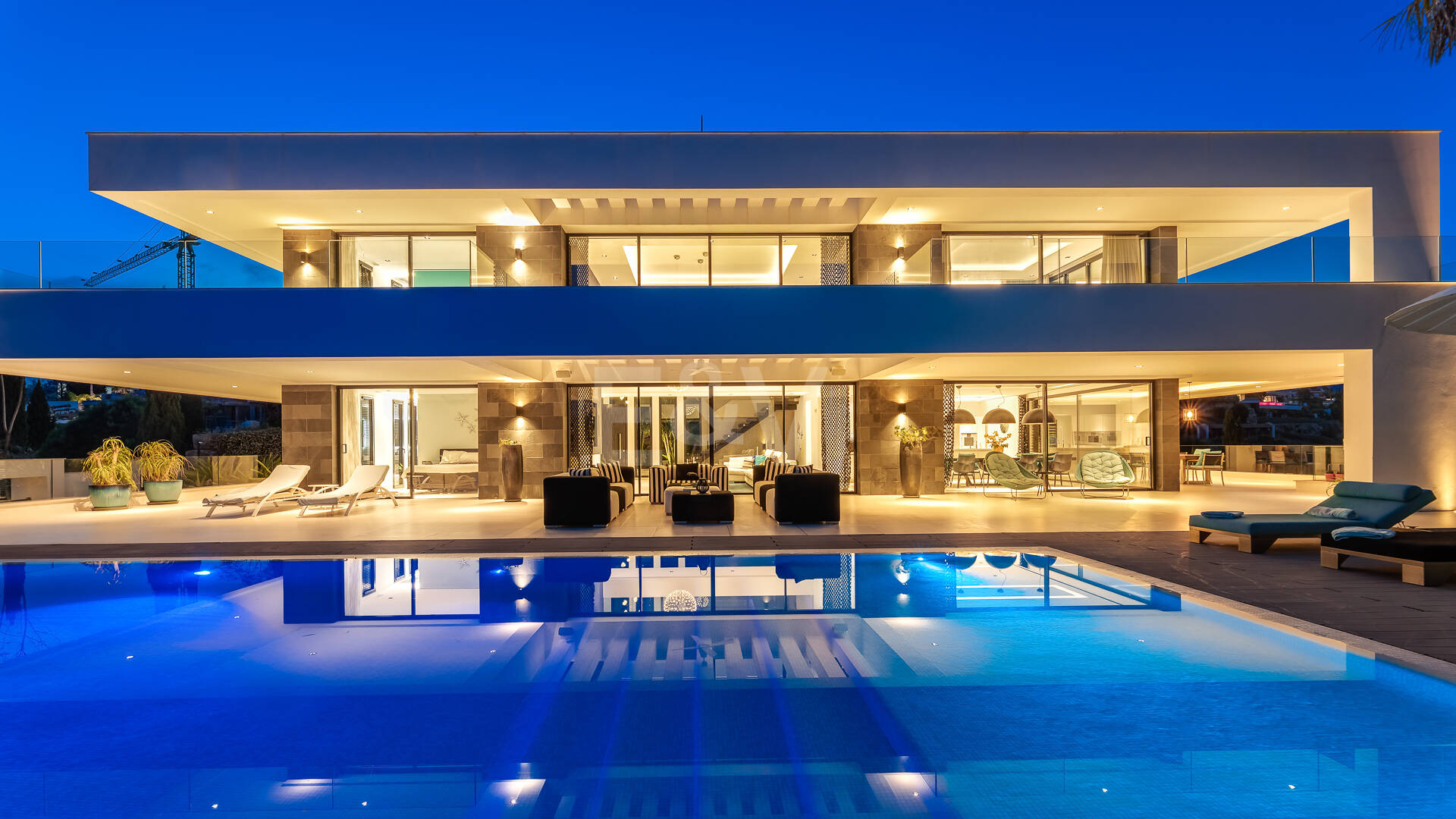 Spektakuläre neue Villa mit Meer- und Golfblick