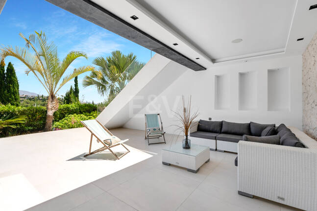 Spektakuläre neue Villa mit Meer- und Golfblick